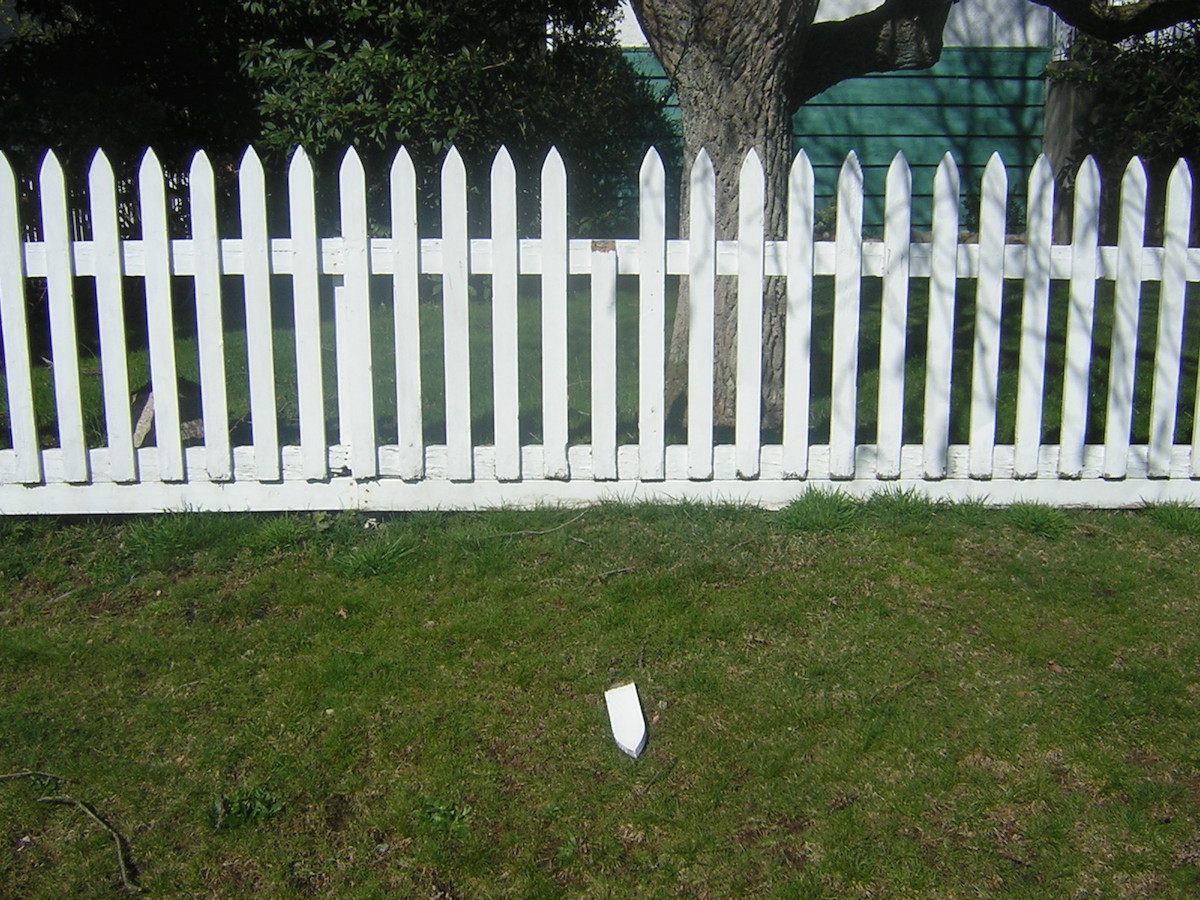 brownsville fence repair near me